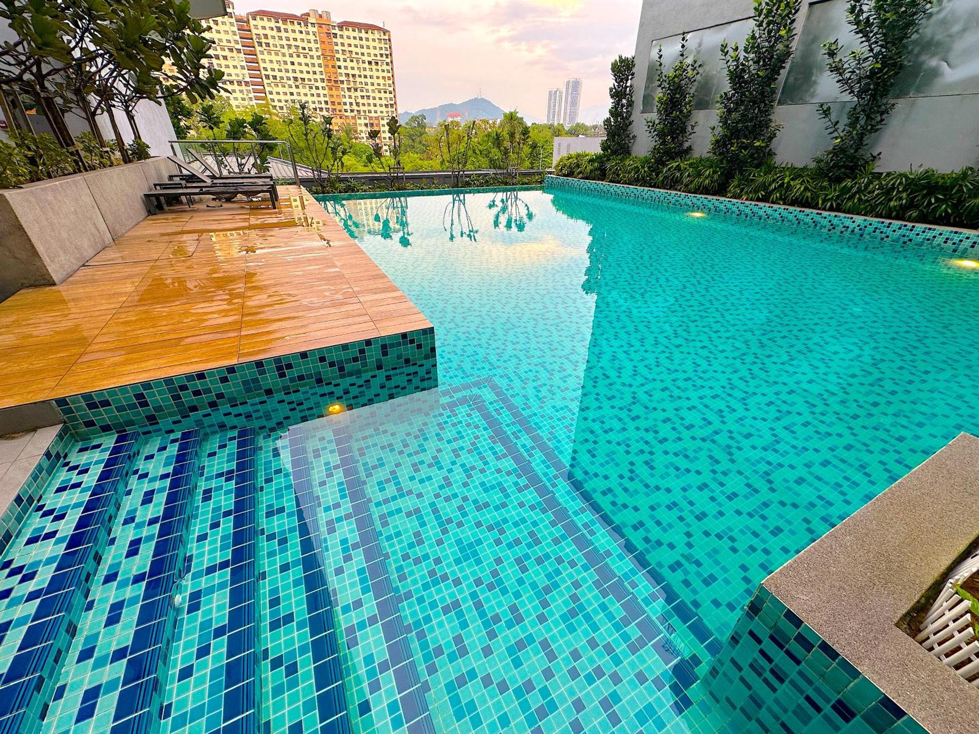 Neu Suites By Serenity Homes Near Gleneagles, Klcc & Lrt, Kuala Lumpur